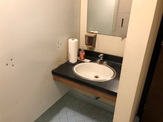 Building Photo - 1113 Lawrence St