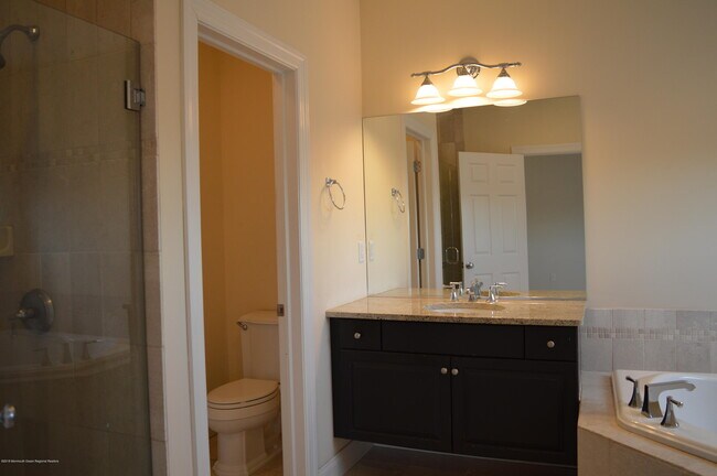 Building Photo - 606 Park Ave