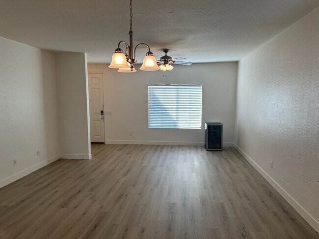 Building Photo - 2248 E La Vida Ave