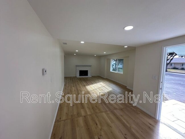 Building Photo - 747 E Benbow St