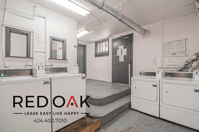 Building Photo - 454 S Catalina St