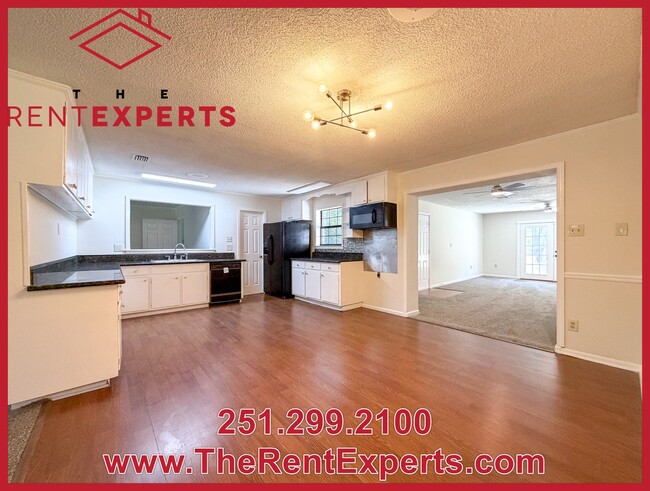 Building Photo - 4456 Eastview Dr