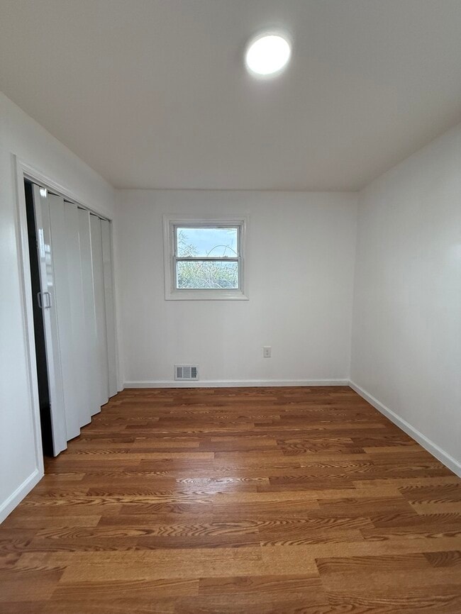 Building Photo - 23 Lamont Rd