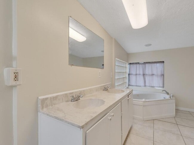 Building Photo - 1166 SE Preston Ln