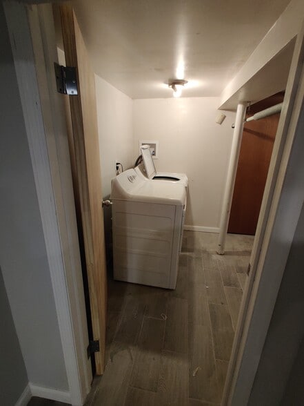 Building Photo - 10906 95th Ave