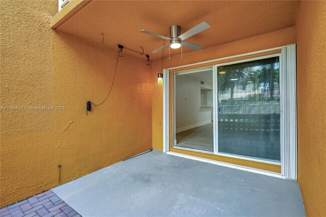 Building Photo - 9715 Fontainebleau Blvd