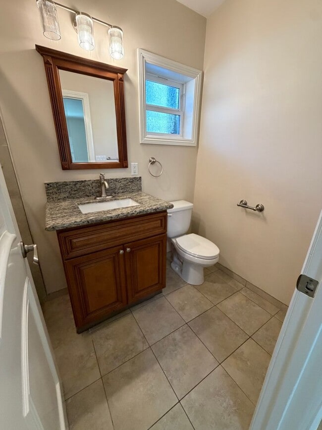 Building Photo - 71 Suffolk Ave