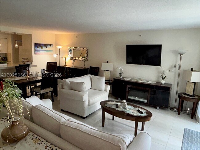 Building Photo - 6917 Collins Ave
