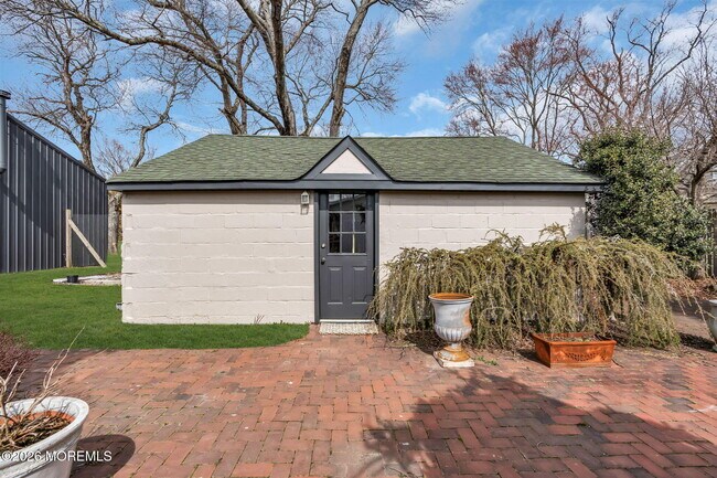 Building Photo - 460 Brickyard Rd