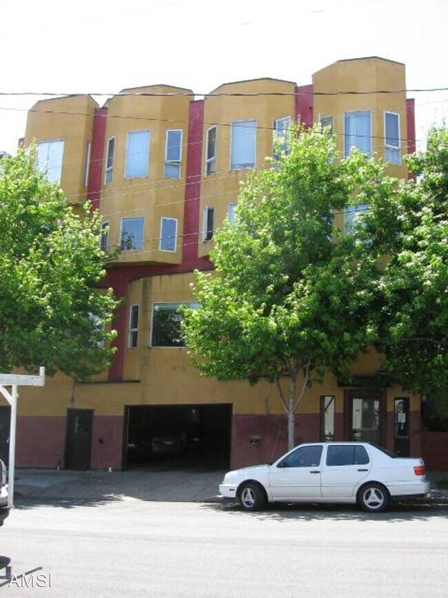 Primary Photo - 3 br, 2 bath House - 225 Pierce St #1