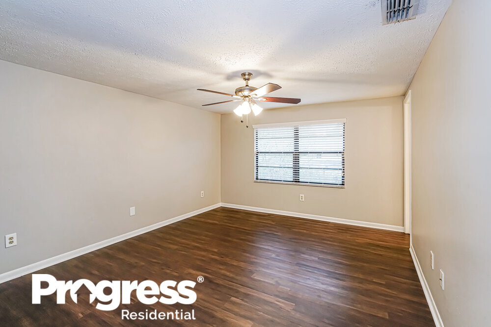 Building Photo - 15715 Country Lake Dr