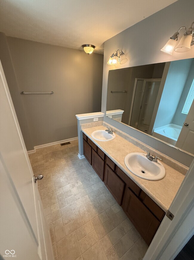 Building Photo - 7824 Newhall Way