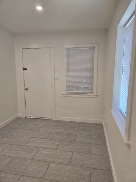 Building Photo - 2119 Waldon St