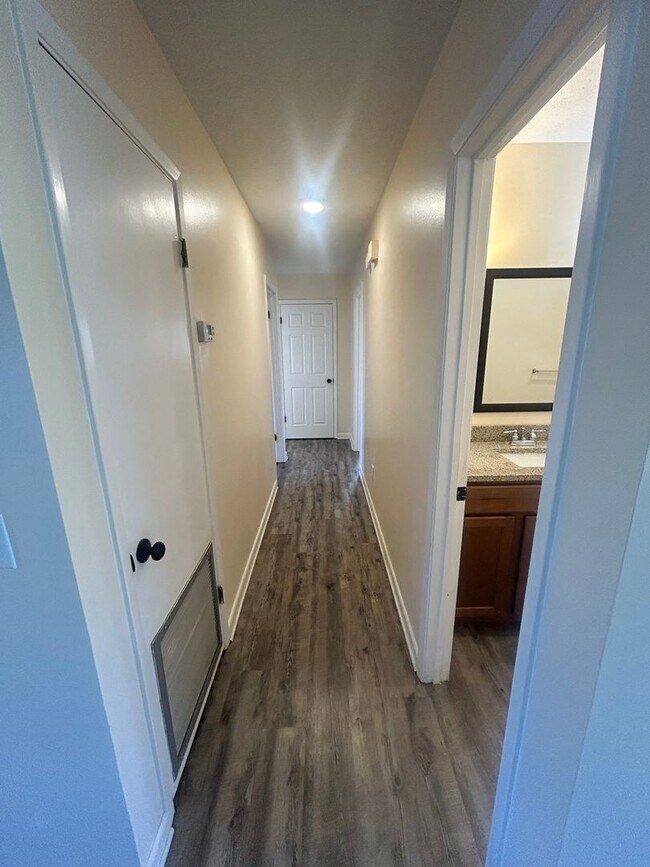 Building Photo - 712 Michigan Ave