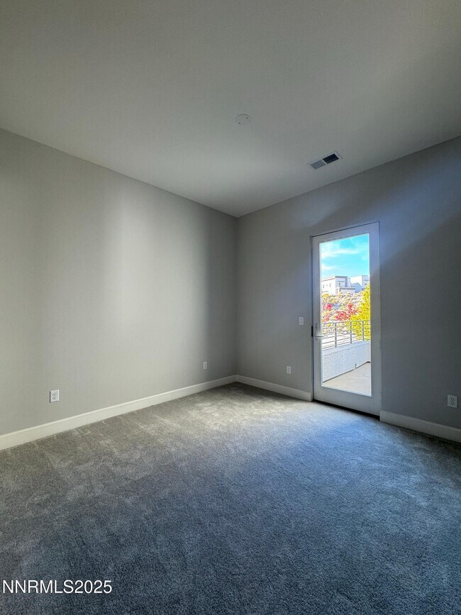 Building Photo - 1521 Golf Club Dr