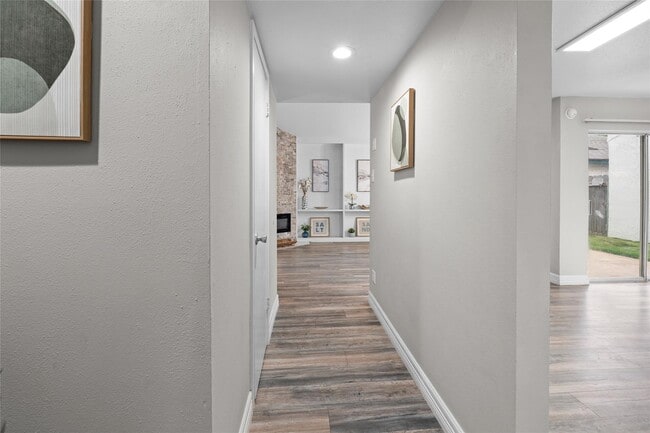 Building Photo - 10327 Gladewood Dr