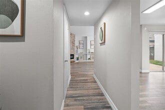 Building Photo - 10327 Gladewood Dr