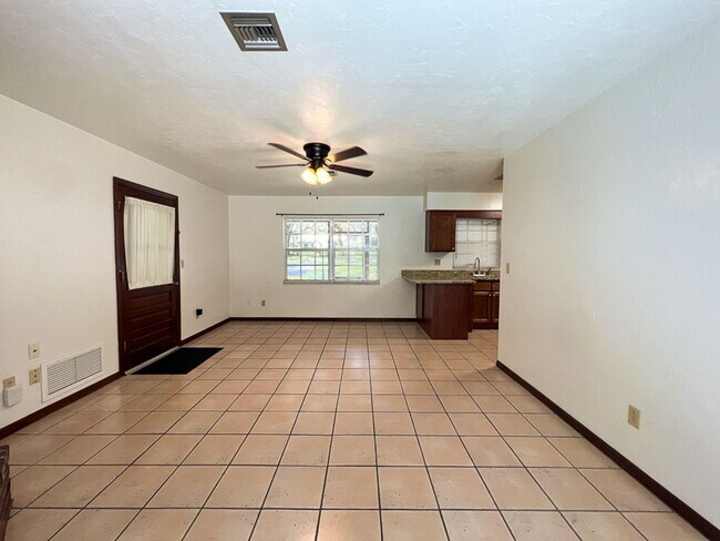 Building Photo - 3BR/2BA Pet Friendly Pool Home in McIntosh...