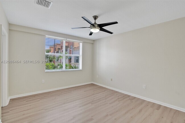 Building Photo - 1033 NE 17th Way