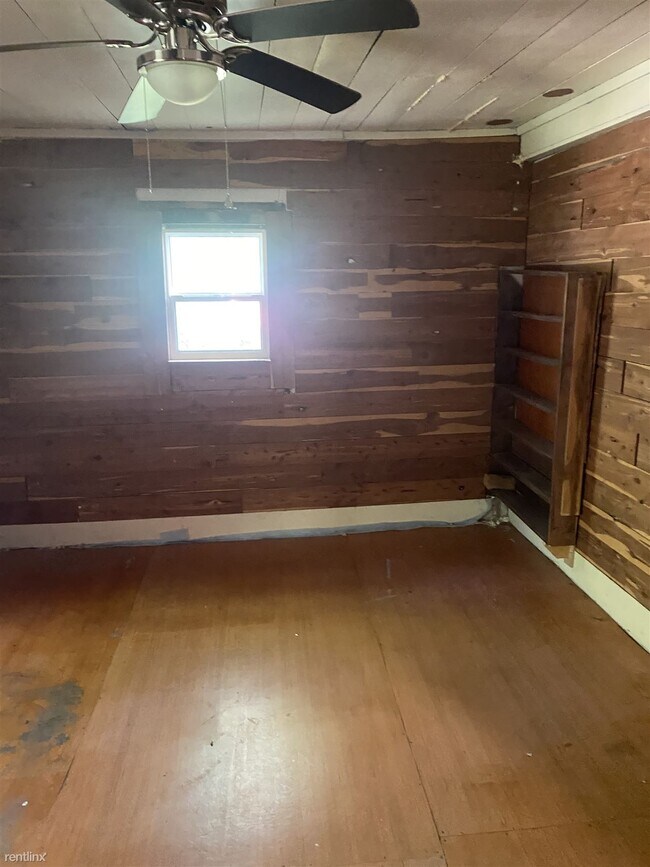 Building Photo - 2 br, 1 bath House - 913 South Elm Street