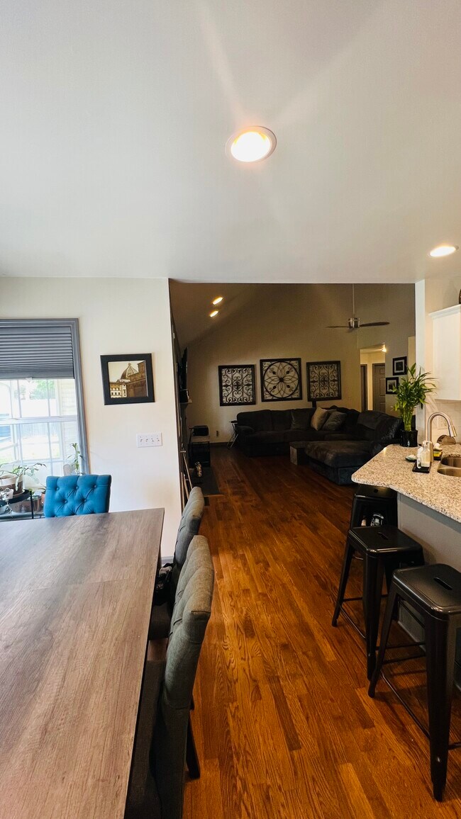 Open and airy living space perfect for entertaining and relaxing - 159 Brookview Cir