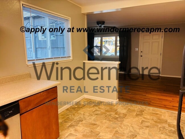 Building Photo - Charming 4 bedroom Home in Tahoe Park w/ E...