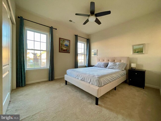 Building Photo - 42900 Southview Manor Dr