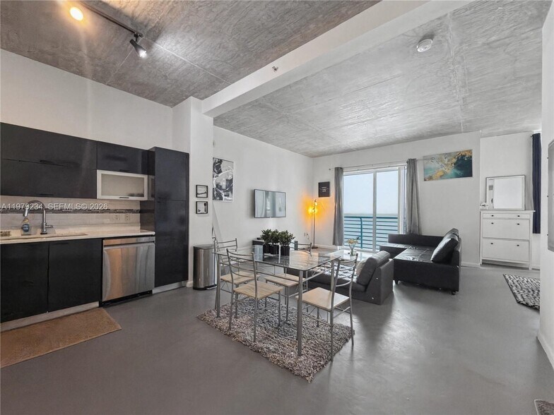 Building Photo - 234 NE 3rd St