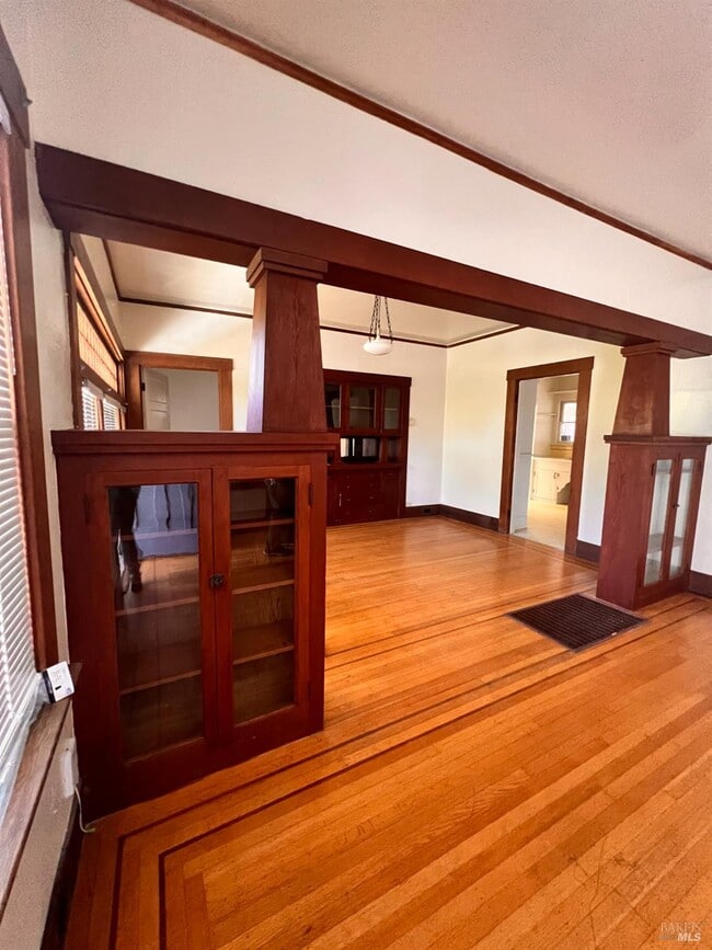 Building Photo - 347 10th St