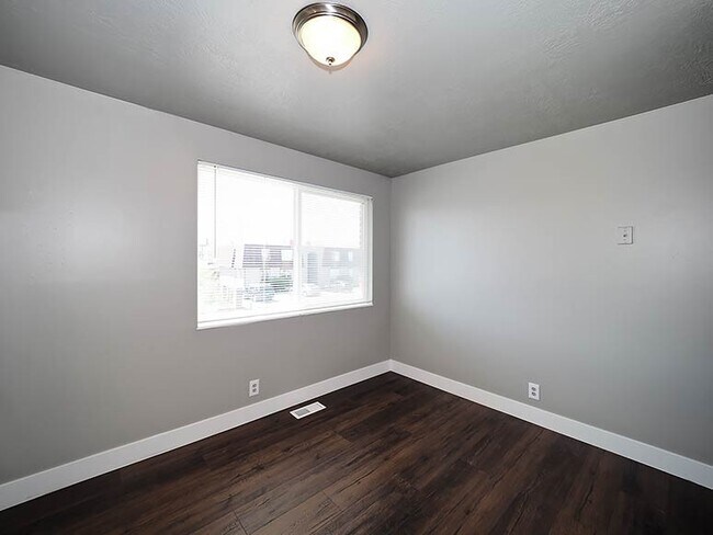 Building Photo - 3064 W Beaver Cir
