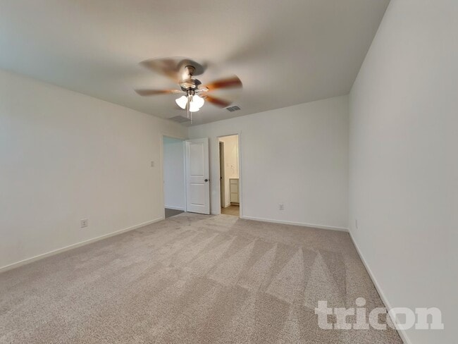 Building Photo - 1620 Parlier St