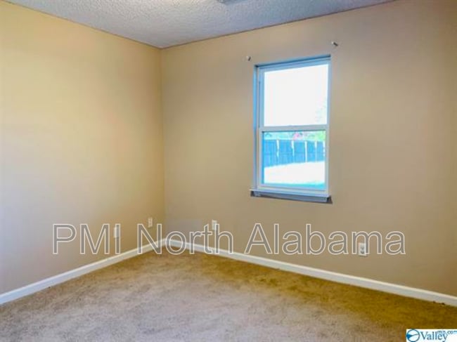 Building Photo - 218 Maddux Ct