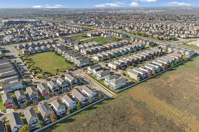 Building Photo - 7116 Silver Star Ln