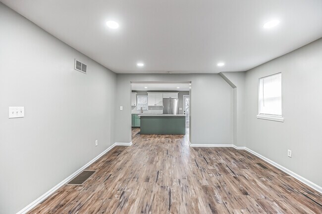 Building Photo - 203 Ford St