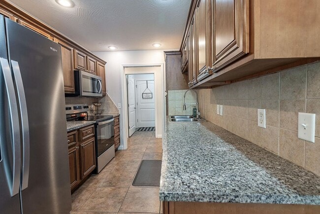 Building Photo - 4 Bedroom | 2 Bathroom | 2 Car Garage | Ba...