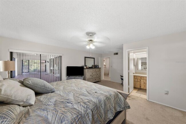 Building Photo - 2693 Sabal Springs Cir