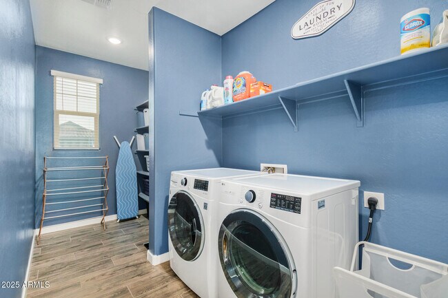 Building Photo - 1171 E Armstrong Wy