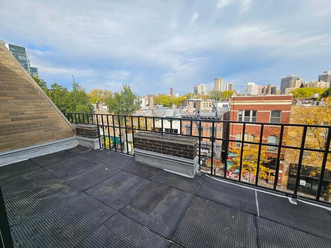 Building Photo - 2250 N Lincoln Ave