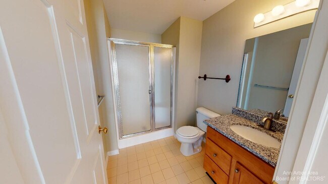 Building Photo - 2802 S Knightsbridge Cir