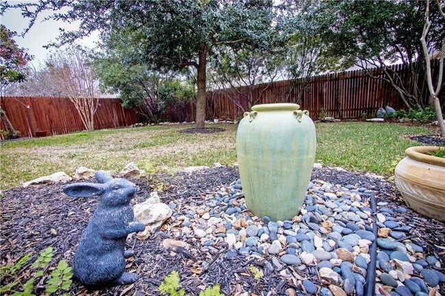 Building Photo - 305 Arrowhead Trail