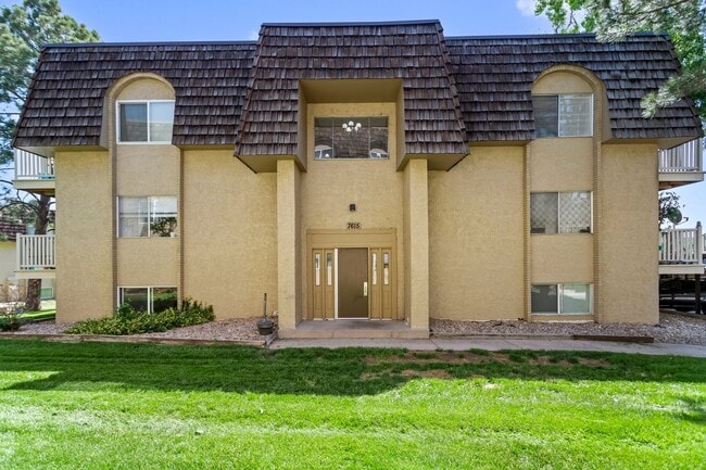 Primary Photo - 2 bed / 1 bath - Whispering Pines Condo