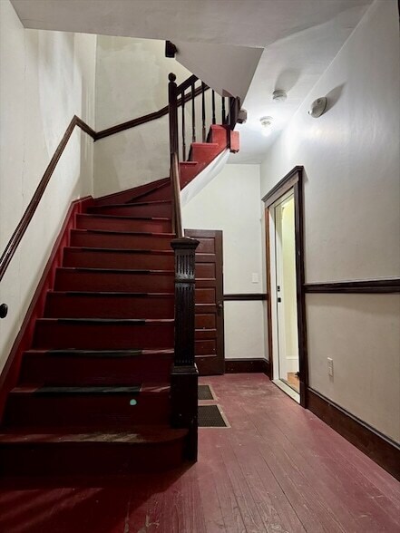 Building Photo - 225 Chestnut St