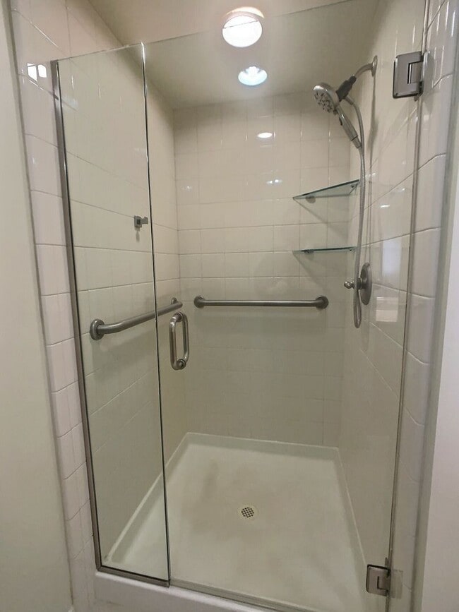 Building Photo - Huge 2 Bedroom/2 Bath Condo with Storage in Downtown San Jose