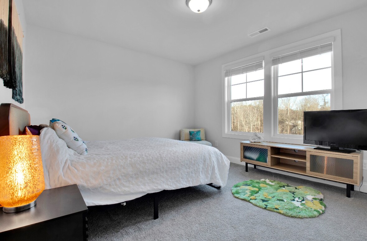 Building Photo - 9038 Henry Thoreau Rd