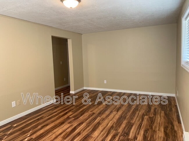 Building Photo - 520 E 4400 S