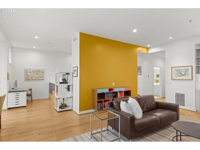 Building Photo - 618 NW 12th Ave