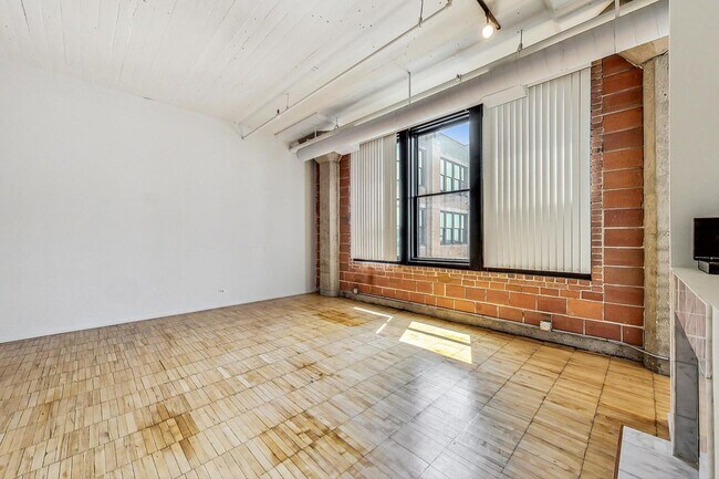 Building Photo - 728 W Jackson Blvd
