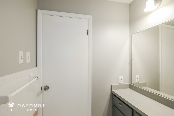 Building Photo - 8542 Taylor Rd