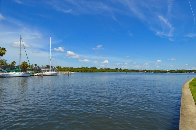 Building Photo - 3873 Pompano Dr SE