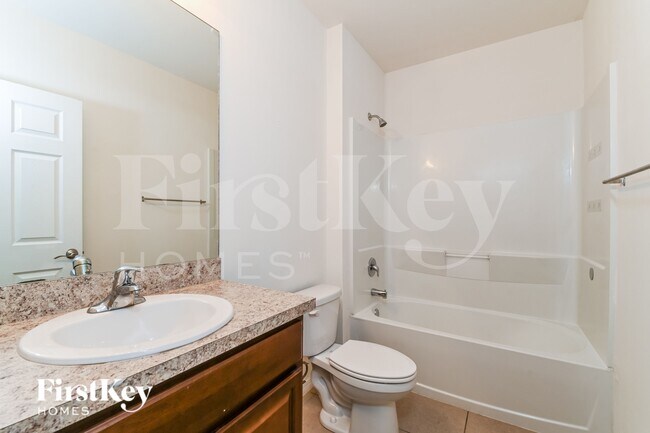 Building Photo - 1627 SW 25th Ln